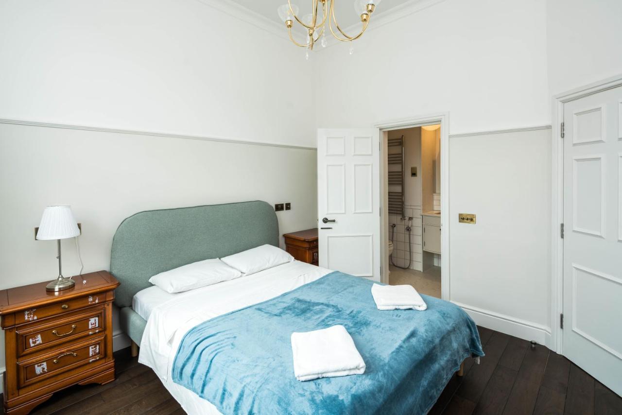 4 Bedroom House Up To 10 People At Heart Of Kensington And Chelsea London Bagian luar foto